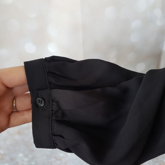 *LAST ONE* Leyden Smocked Textured Top - Picture 4 of 13